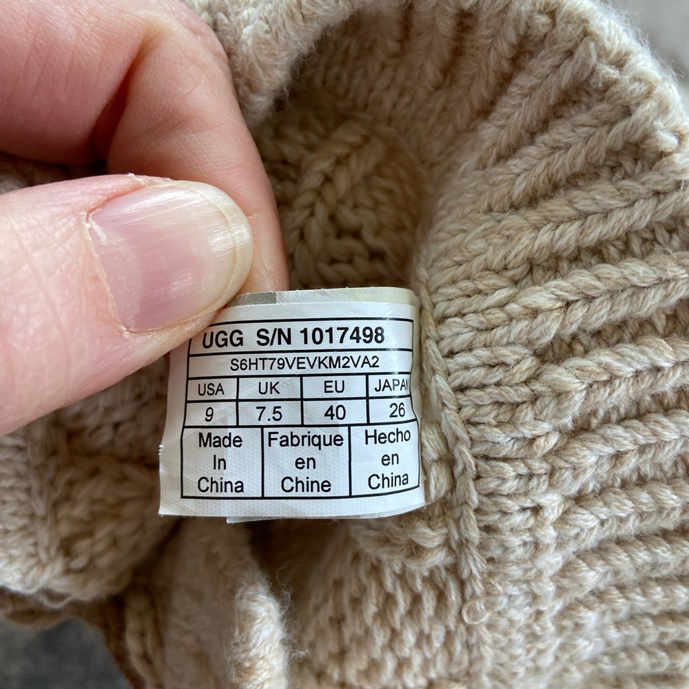 UGG Women’s Cream Kalla Cable Knit Sweater with Shearling Pull on Boots Sz 9 - Picture 12 of 13